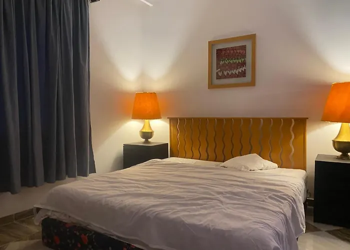 Charming Marina Crib Pool Gym Apartman Gurdaka