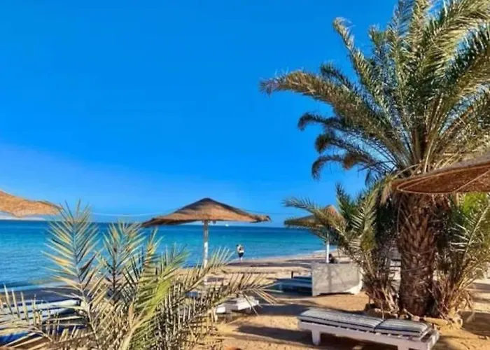Charming Marina Crib Pool Gym Apartman