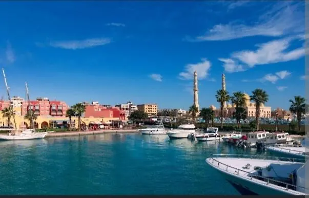 Charming Marina Crib Pool Gym Apartman