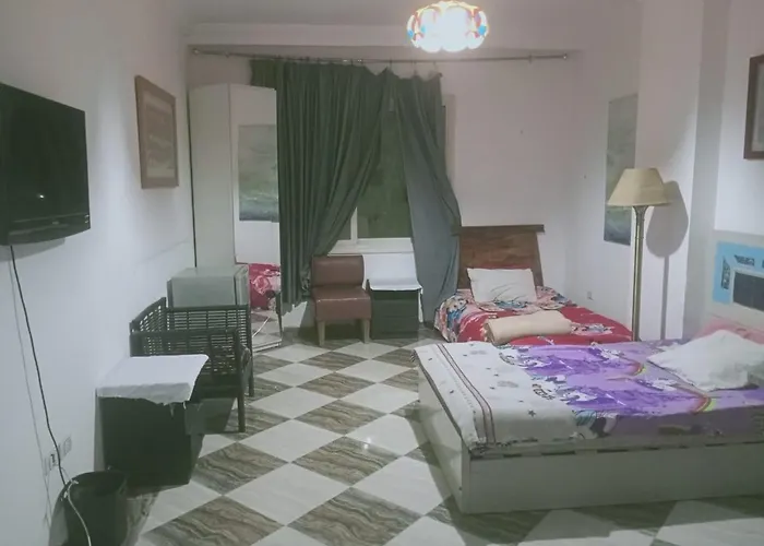 Charming Marina Crib Pool Gym Apartman