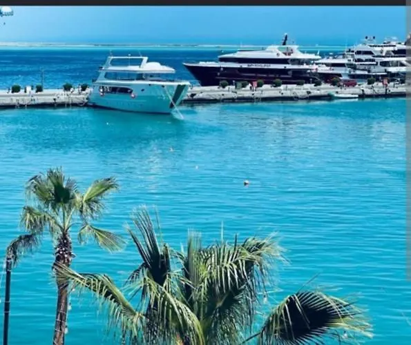 Charming Marina Crib Pool Gym Apartman